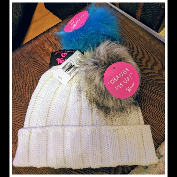 Betsey Johnson Accessories - NWT BETSEY JOHNSON CHANGE ME UP KNIT BEANIE HAT